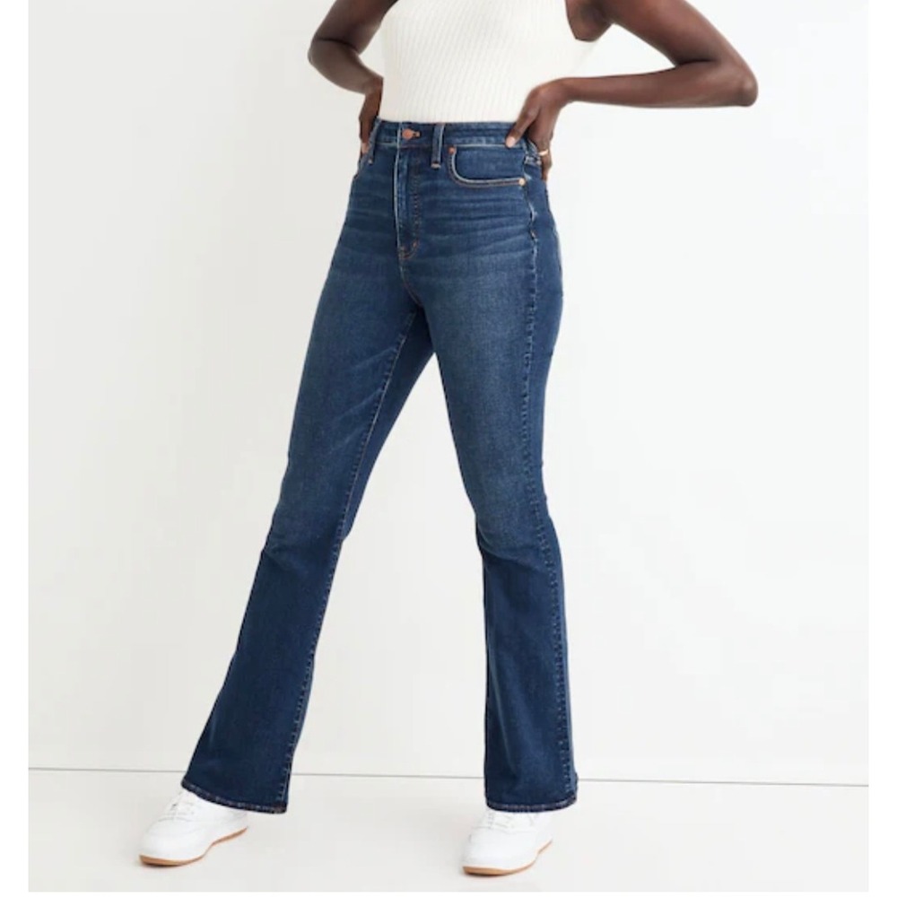 Madewell Curvy Skinny Flare Jeans
High Rise Petite Colleton Wash 30P DM5103